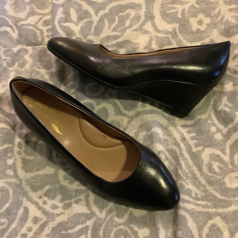 Black Wedges